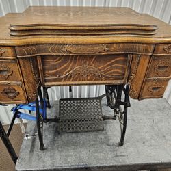 Antique Sewing Machine, White Sewing Machine With Cabinet