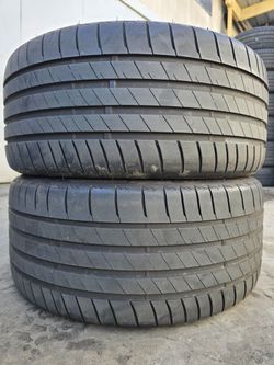 (2) 235 35 19 Bridgestone Tires