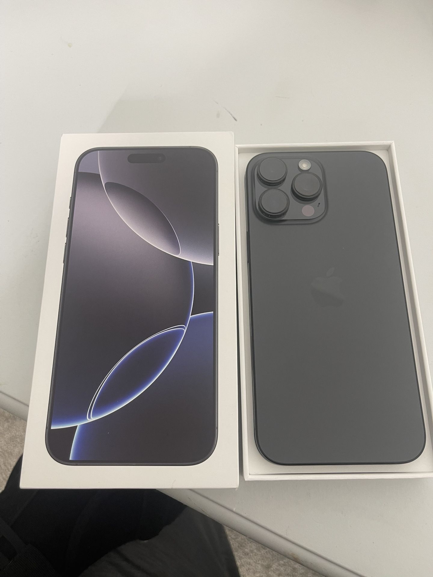 iPhone 16 Pro Max Unlocked