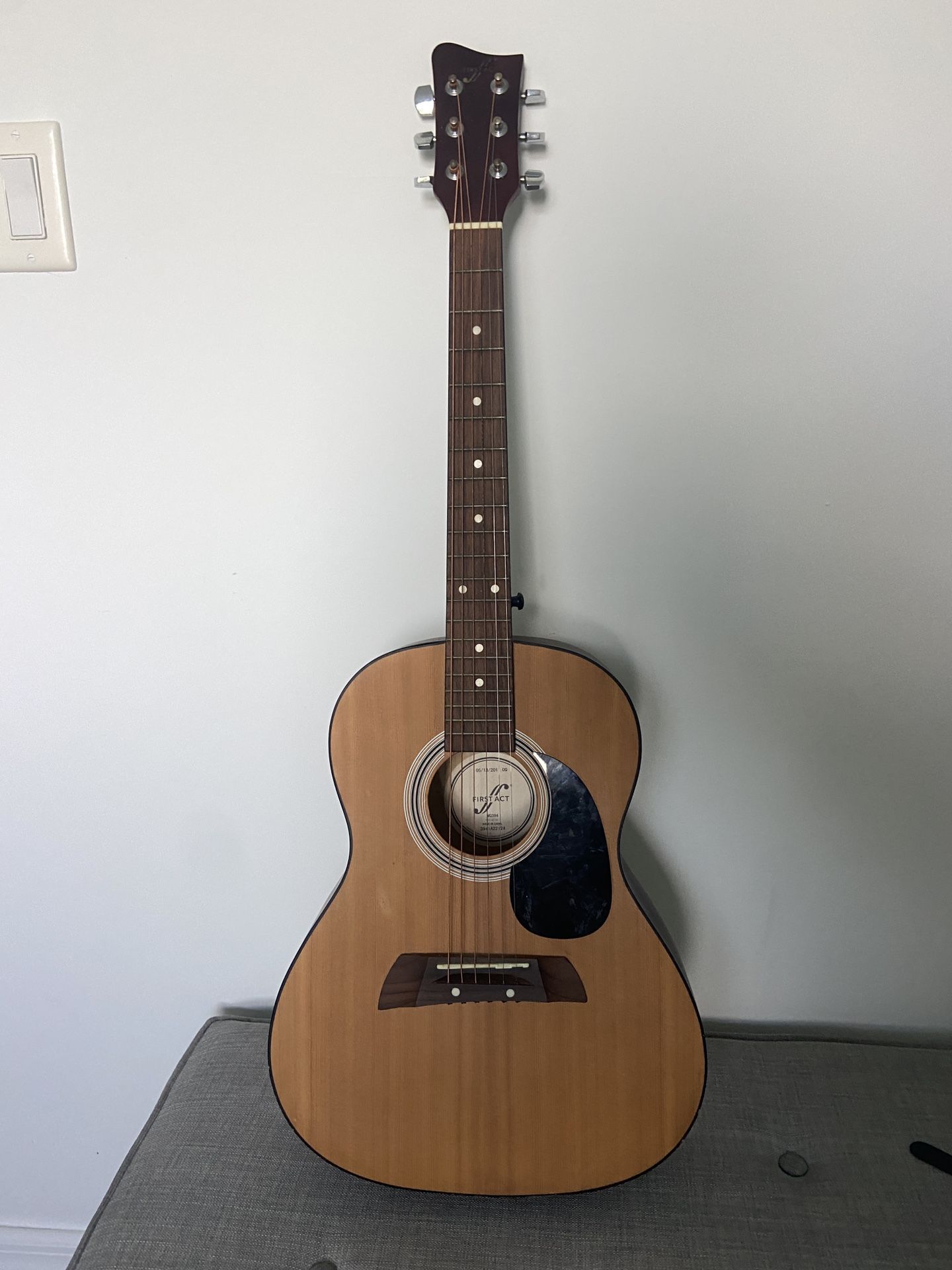 First Act (MG394) Acoustic Guitar