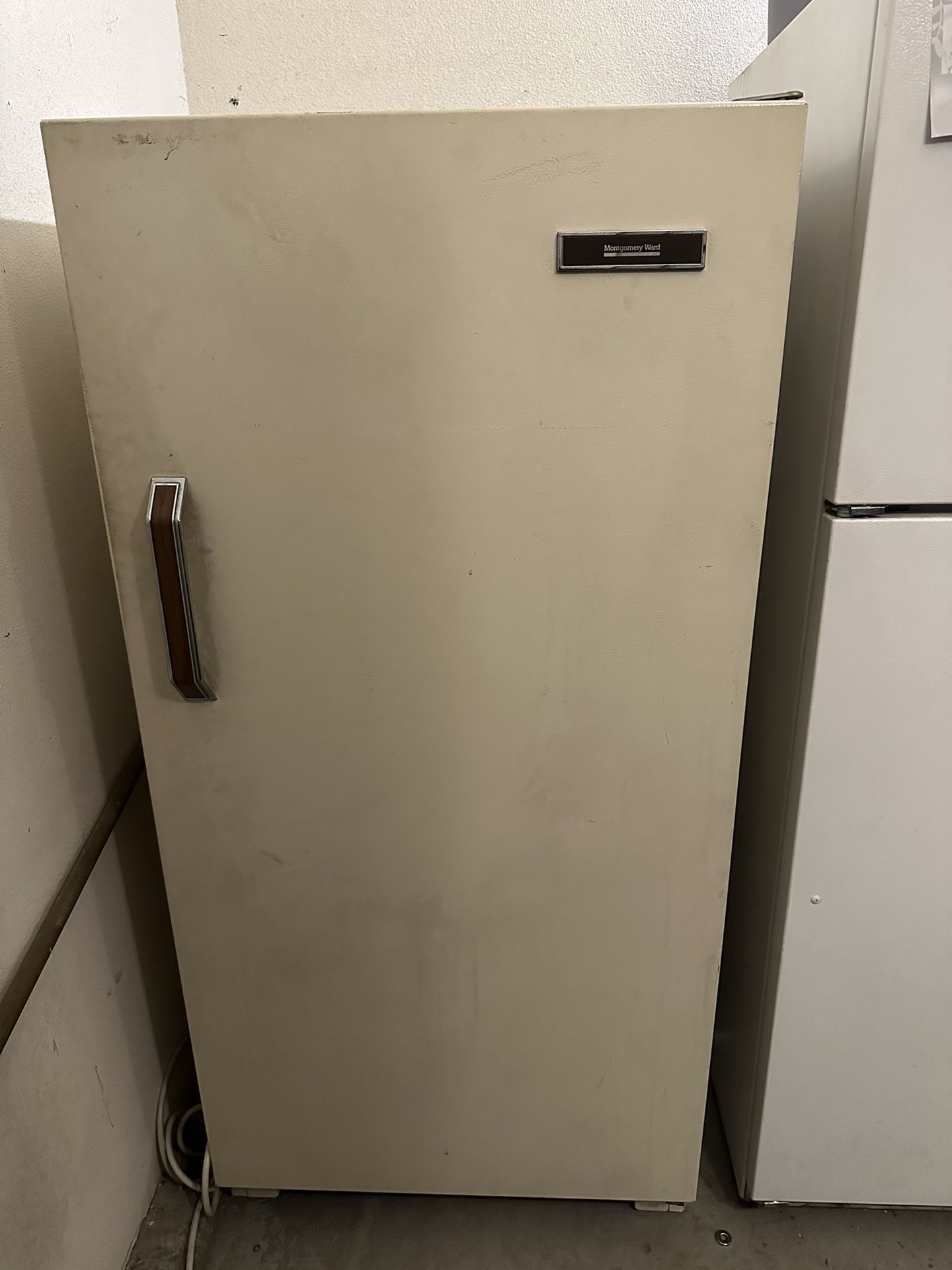 Montgomery Ward 4604 Upright Freezer
