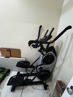 Elliptical bowflex max trainer m6