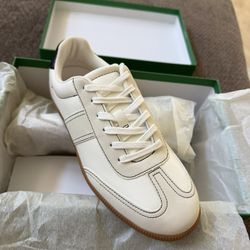 J Crew, Woman’s Sneaker , Off White , 71/2 
