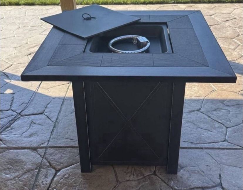 New ASSEMBLED and ready to use! 30" Propane Fire Table - Includes Weather Cover, Lid and Lava Rocks