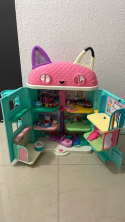 Gaby cat house 2 feet high $30 all included