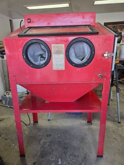 Sandblasting cabinet with light and gun