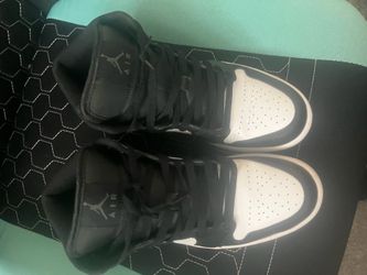 Jordan 1 Panda Size 9 – No Box, Good Condition