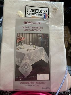 NWT Vintage set of 2 tablecloths