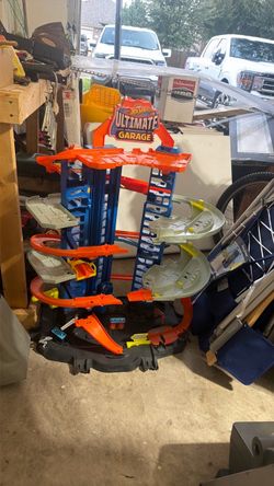 Hot Wheels Ultimate Garage Playset