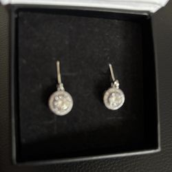 SILVER DANGLING EARINS