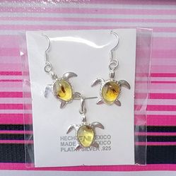 Silver Pendant And Earrings Set. Un Set De Dije Y Aretes De Plata