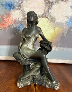 Beautiful Women Sculpture