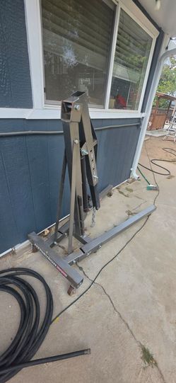 Engine crane