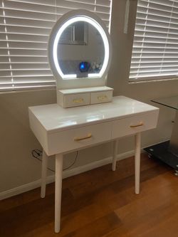 Cute vanity with led mirror