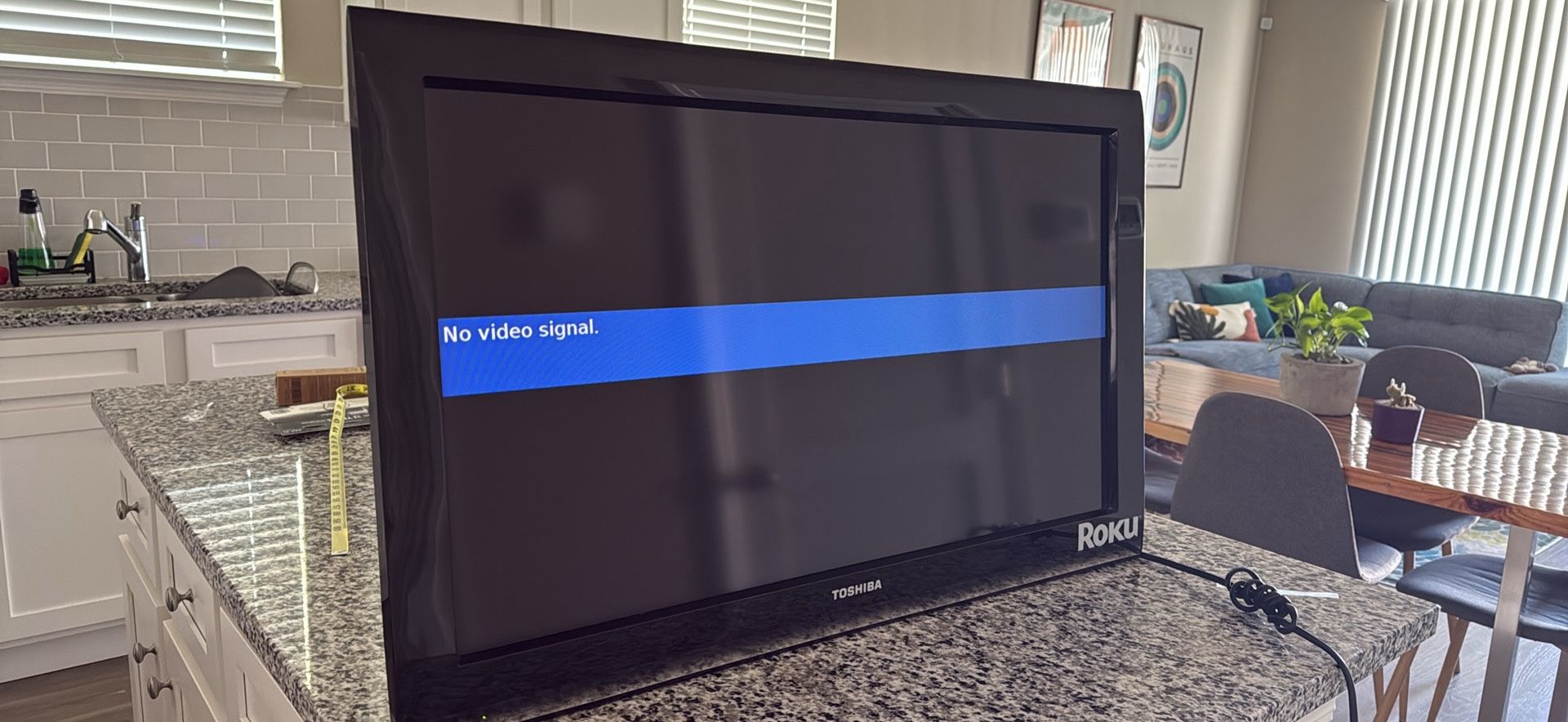 Toshiba Roku Tv 30x19.75 Inches