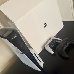 PS5 slim 2 Wireless Controllers Like New 