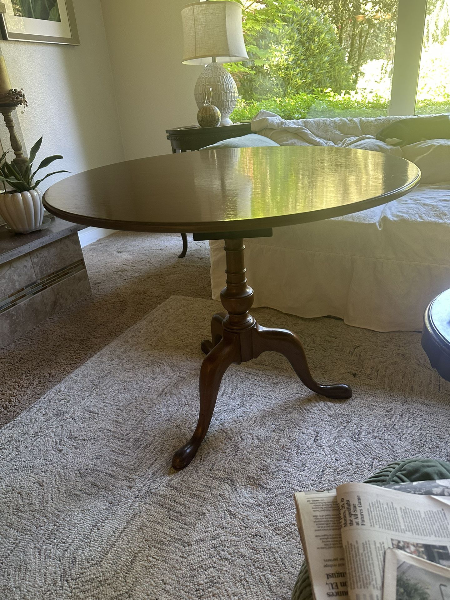 Pie Crust Table