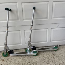 🛴 Razor Scooters (2) – Green – Kids – Working Condition