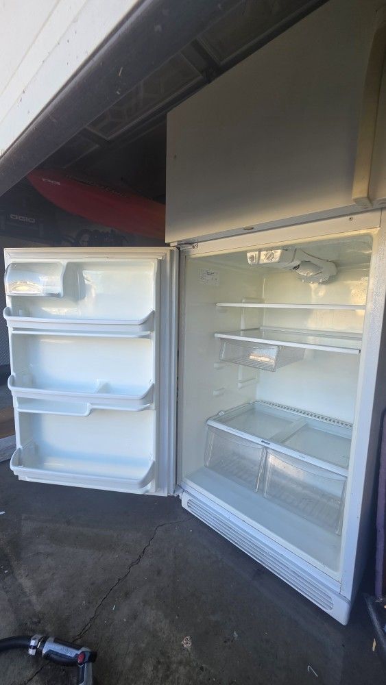 Fridge Kenmore 18 CuFt