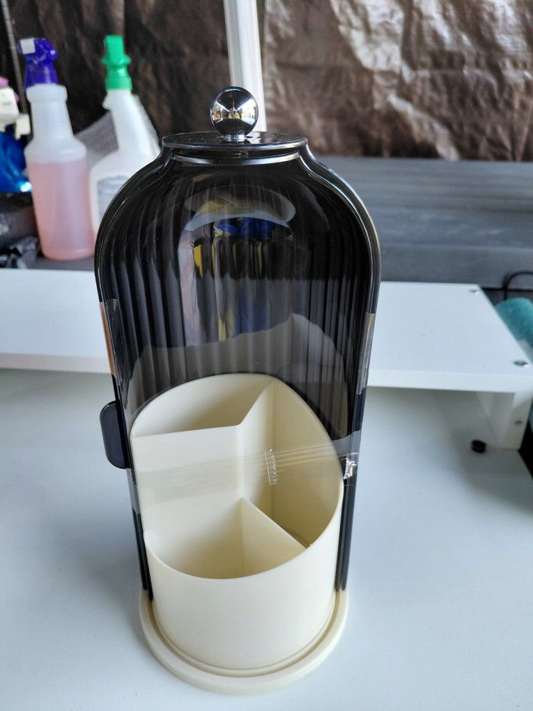 Rotating Makeup Brush Storage