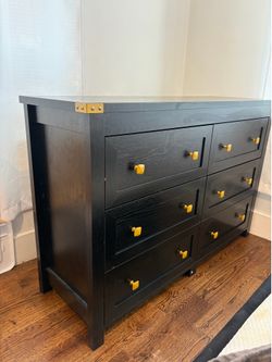 Black & Gold Dresser !