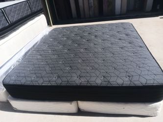 Sealy king mattress and box spring