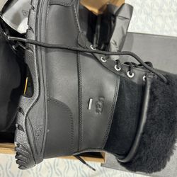 UGG BOOTS SIZE 8