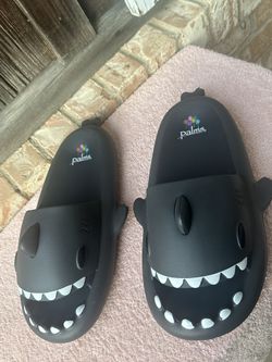 Shark-Themed Dark Gray Single Molded Slide Sandals Size 8 NEW