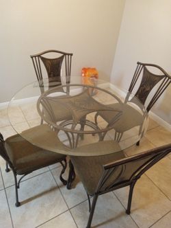 Kitchen glass table with 4 chairs