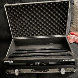 Pedaltrain Classic 2 With Hard case And Pedal Power 