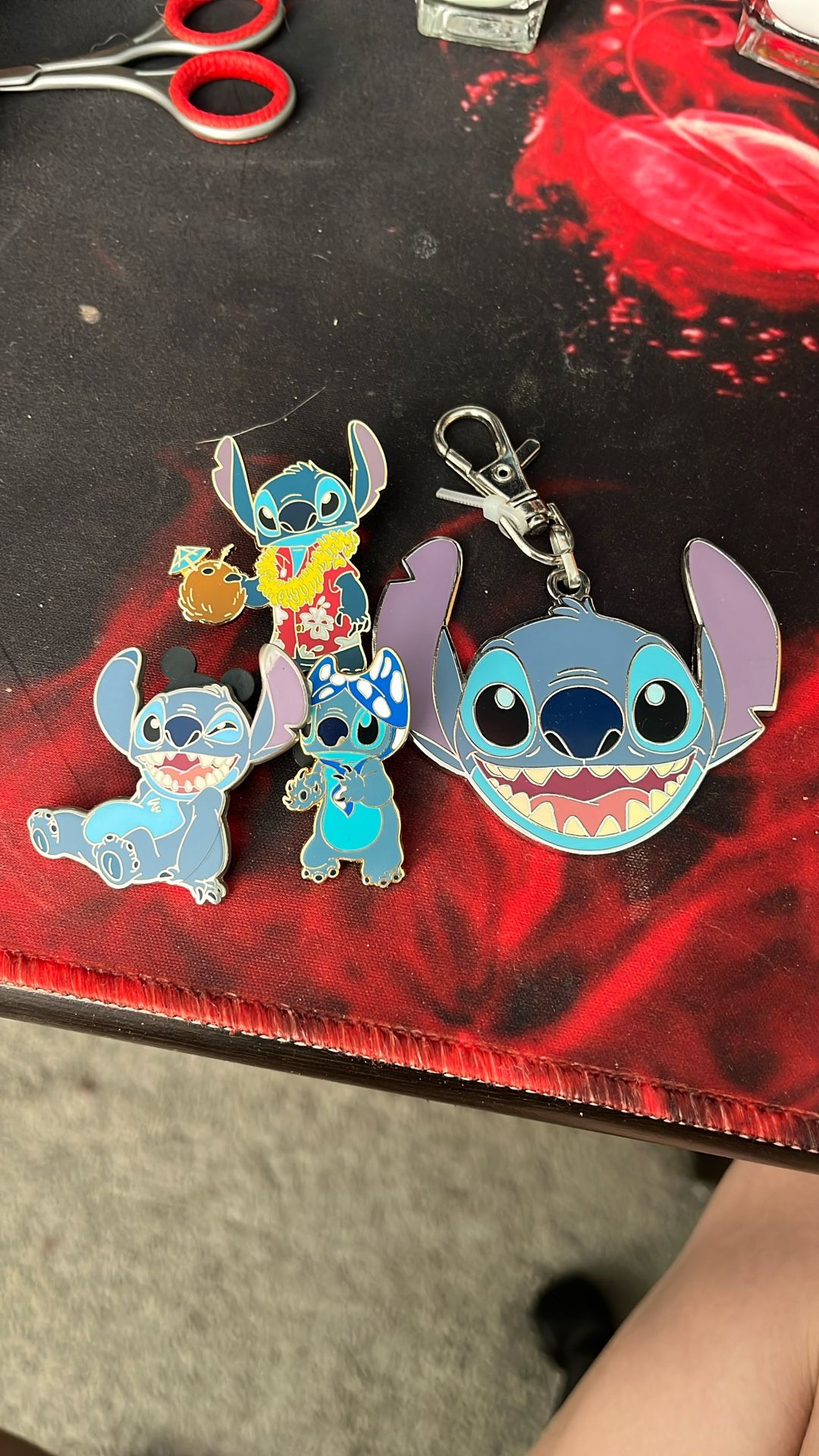 Stitch Disney Pins And Key Chain 