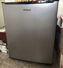 Whirlpool mini fridge