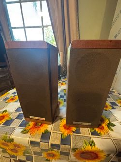KOSS Dynamite M/80 bookshelf speakers