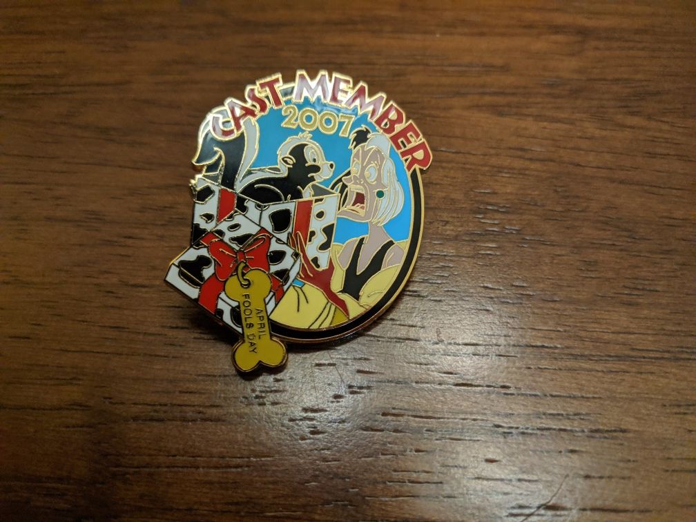 Disney cast member April fools day 2007 pin limited edition 1000 Cruella DeVil