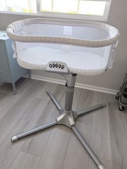Halo bassinet swivel sleeper