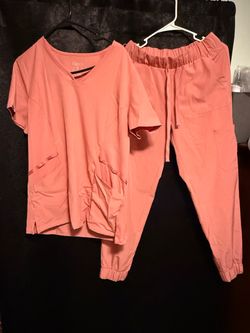 Hanes scrub set
