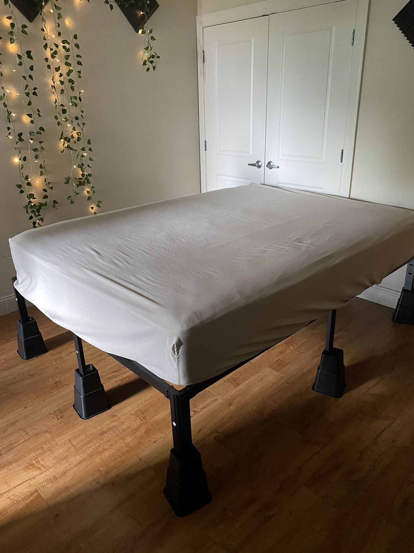 Queen Metal Bed Frame w/ Bed Risers