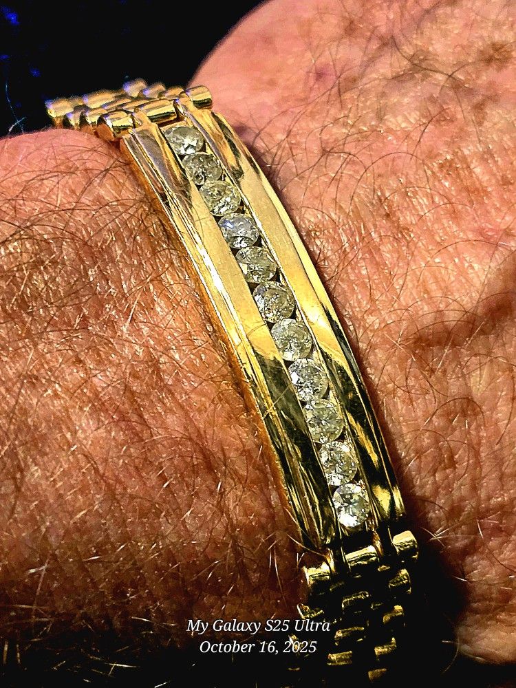 Men's Or Women's 14 Karat Gold Bracelet With 11 Diamonds
