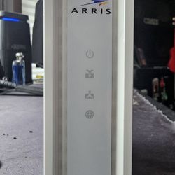 ARRIS SURFboard SB8200 DOCSIS 3.1 Cable Modem — Gigabit-Ready, Great Condition