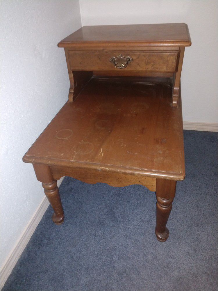 Ethan Allen, Early American,  Side Table/End Table