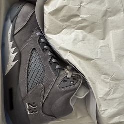 New men’s Size 9.5 Jordan 5 Wolf Grey