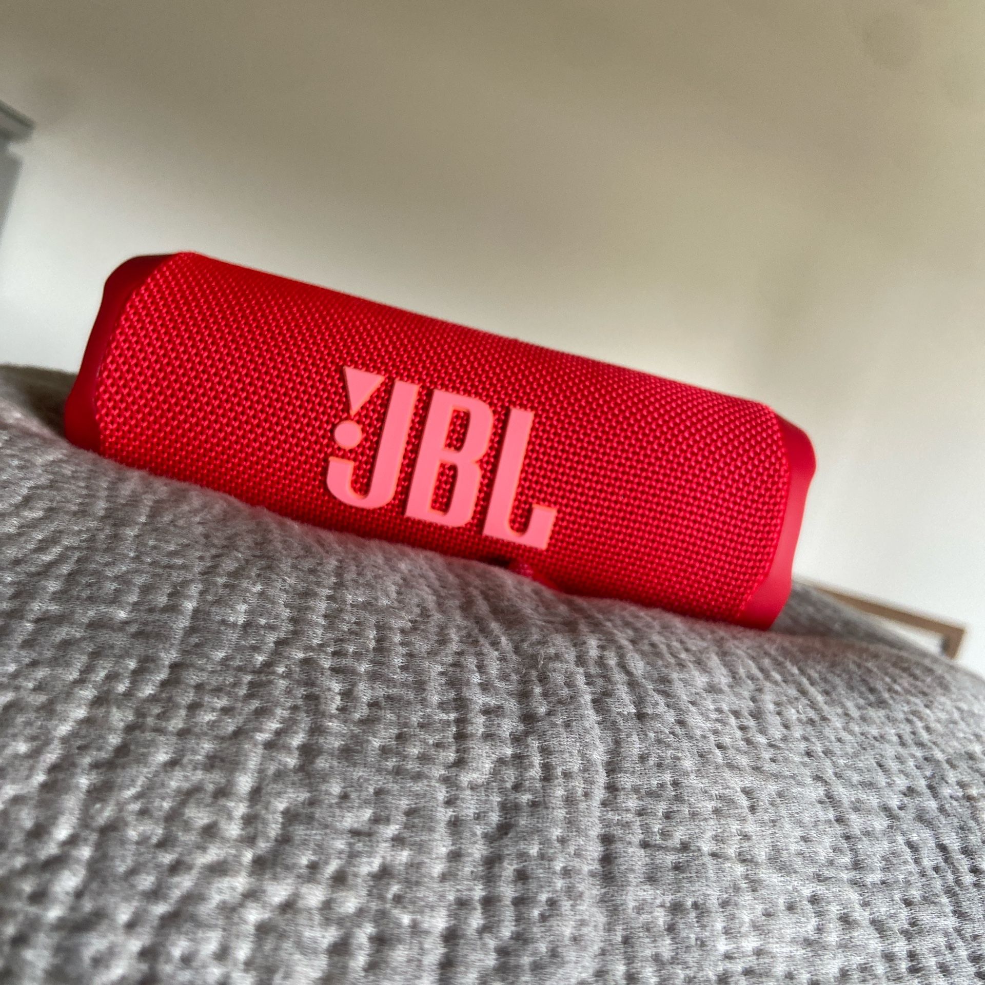Brand New Jbl clip 6 speaker