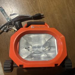 Utilitech 500 Watt Halogen Portable Work Light Indoor Outdoor Light Bulb Needs To Be Replaced