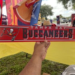 Bucs Sign 