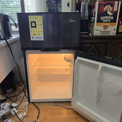 Mini Double Door Frdige with Freezer