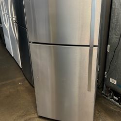 WHIRLPOOL APARTMENT SIZE TOP FREEZER REFRIGERATOR 