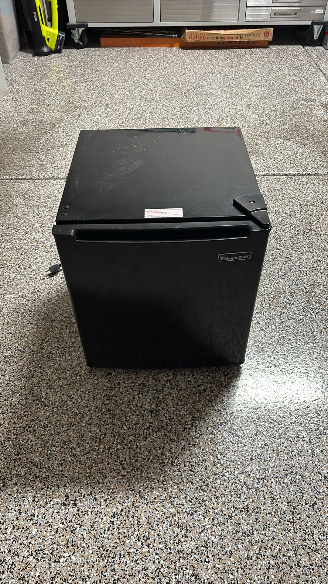 Magic Chef 1.7 cu. ft. Mini Fridge – Freezerless – Black – Excellent Condition