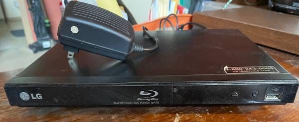 LG Blu-ray Player / DVD player BP175 *No Remote*
