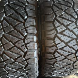 Pair Of 285 45 22 Nitto Ridge Grappler Tires 