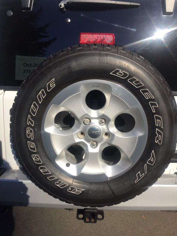 2014 Jeep Sahara wheels and tires